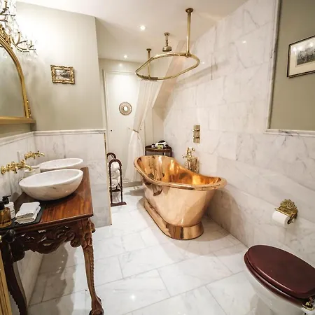 West Layton Manor Couette-café 5*