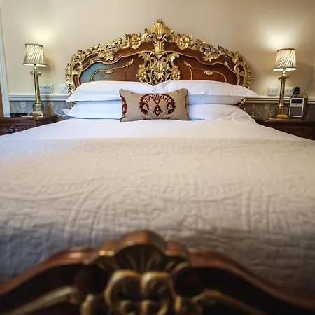 West Layton Manor 5*