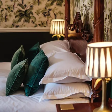 West Layton Manor 5*