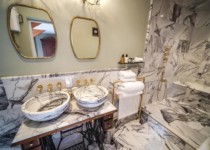 West Layton Manor 5*